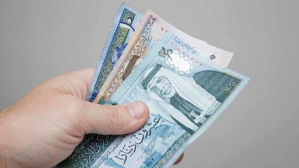 وزارة المالية: الزيادات المقررة على الرواتب ستصرف الشهر الجاري