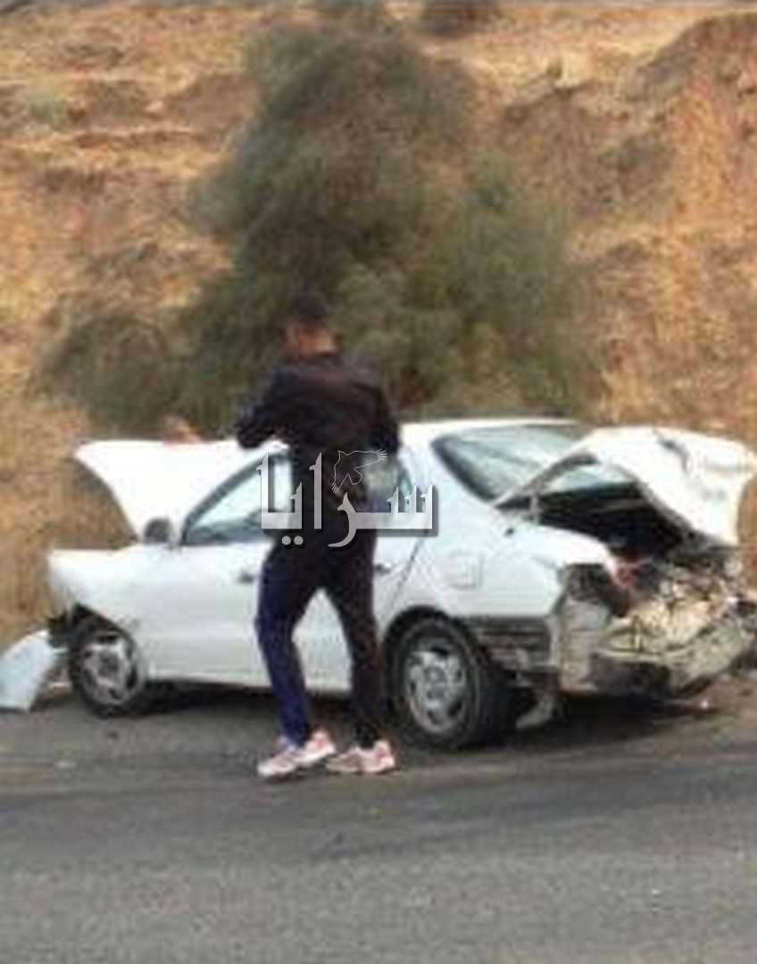 بالصور  ..   9 اصابات اثر حادث تصادم بين حافلة و 15 مركبة في جرش
