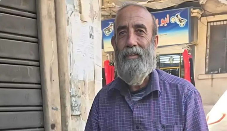 نجم باب الحارة على الرصيف ..  أيهم عيادة يبيع الحلوى