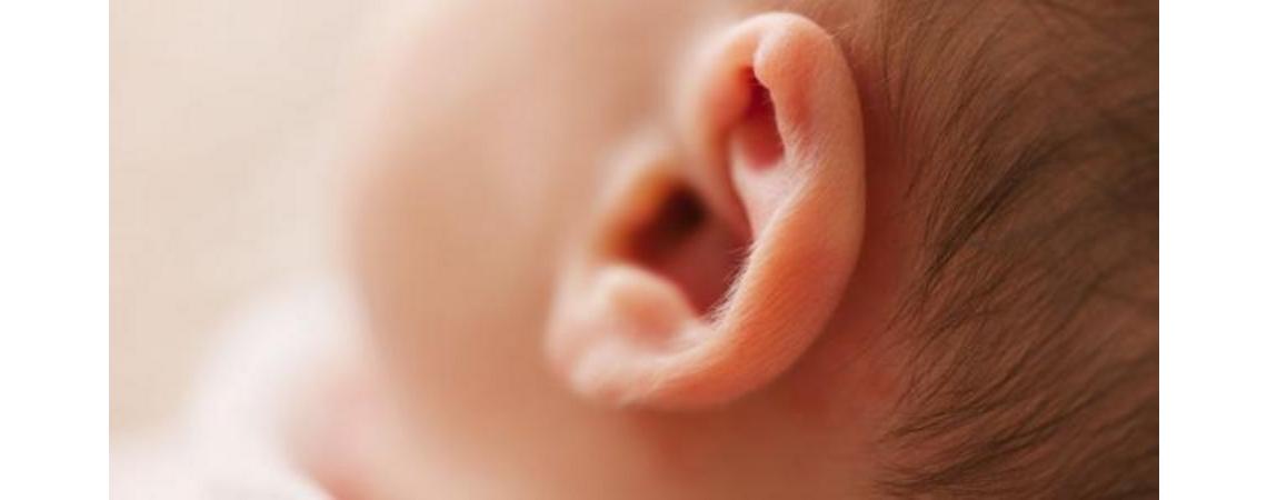 تعرفوا على فوائد تدليك شحمة الأذن للطفل
