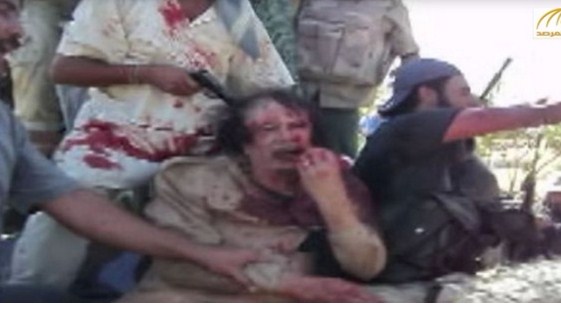 شاهد ..  فيديو جديد لم ينشر من قبل لمعمر القذافي قبل اعدامه!