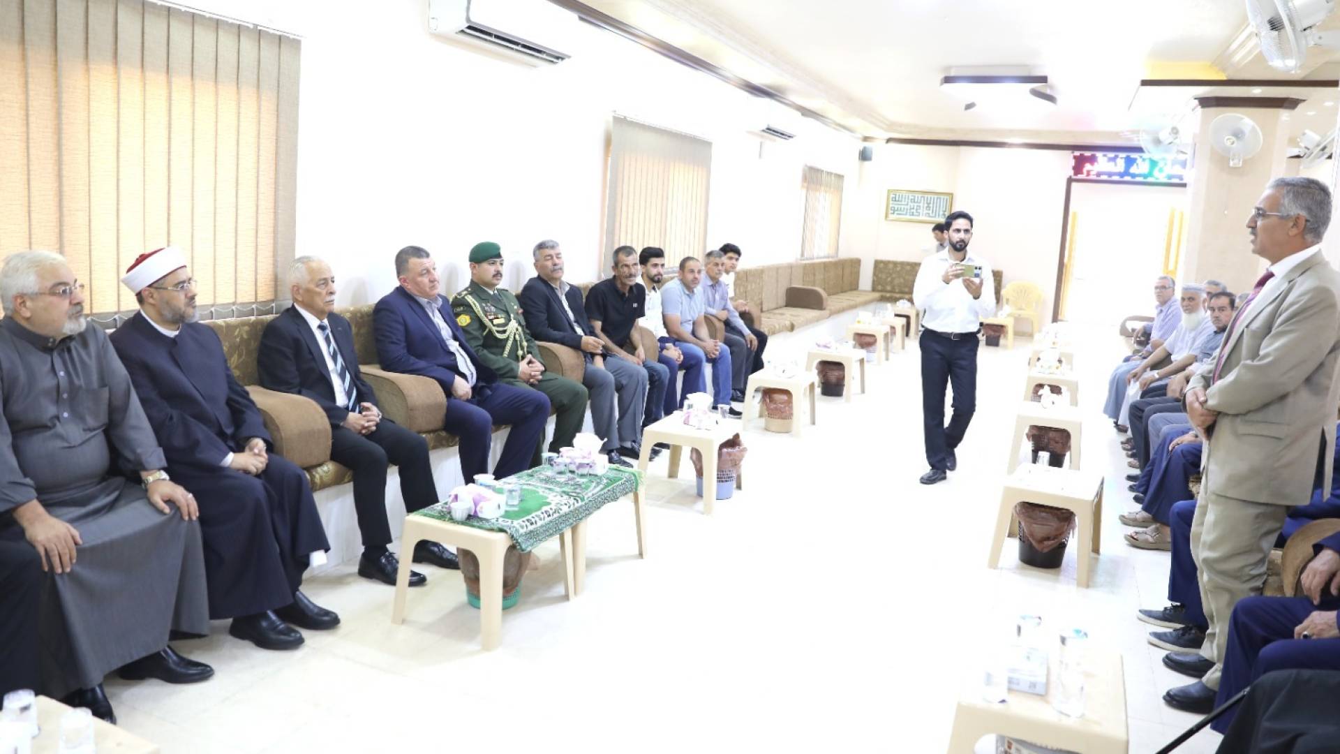 مندوبا عن الملك وولي العهد ..  العيسوي يعزي عشائر العنزة والطوالبة والعمري