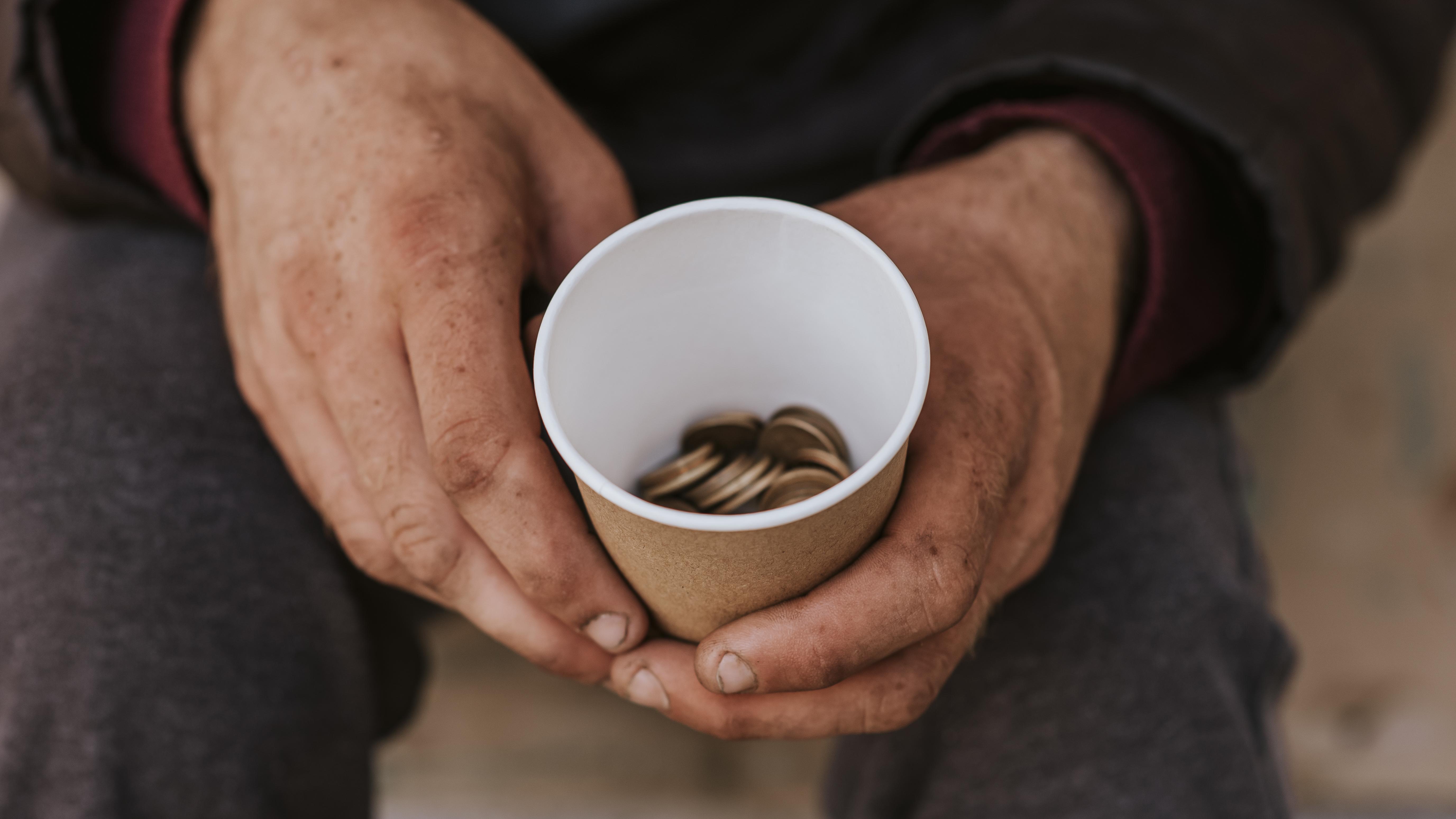  مكافحة التسول تضبط شخصًا بحوزته 752 دينارًا في إربد 
