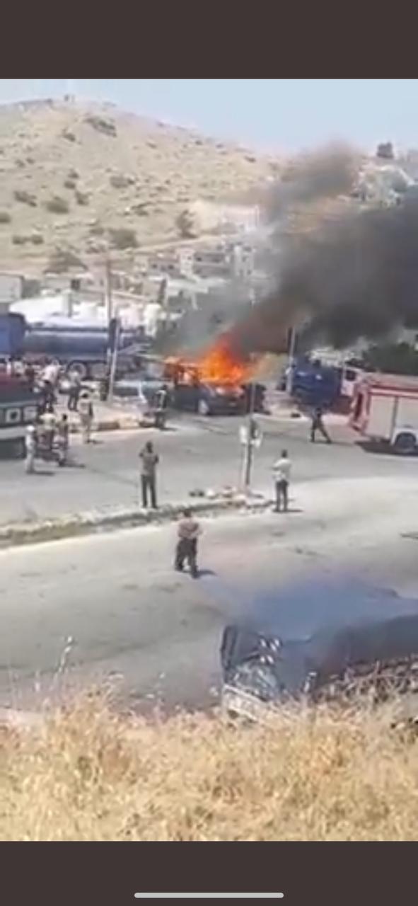حريق باص صغير في منطقة الشونه الشمالية ..  فيديو