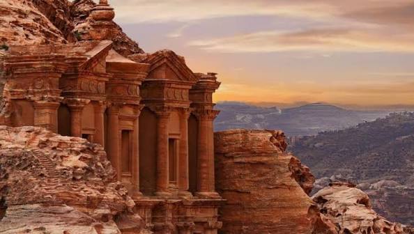 البترا: انتقادات سياحية ضد حلول الضمان الإجتماعي السطحية 