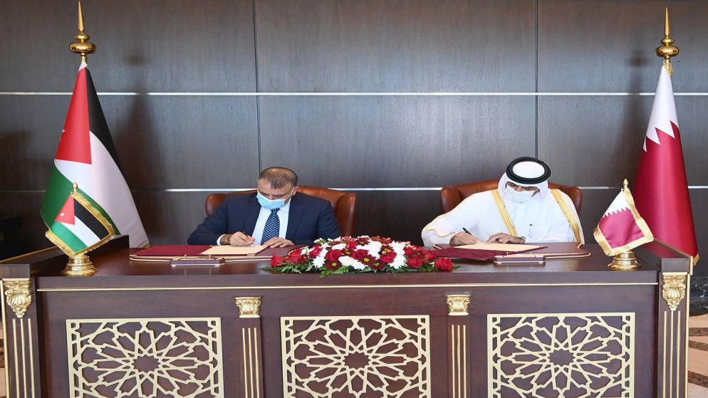 وزير الداخلية ورئيس الوزراء القطري يوقعان اتفاقية تعاون أمني