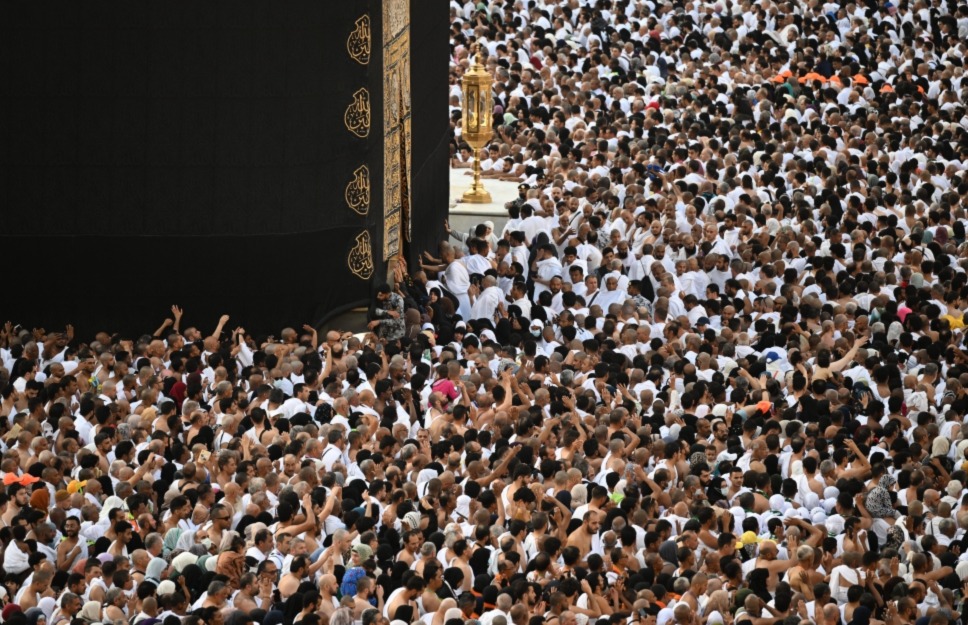 "المسجد الحرام" يستقبل 3.4 مليون قاصد في ليلة 27 رمضان