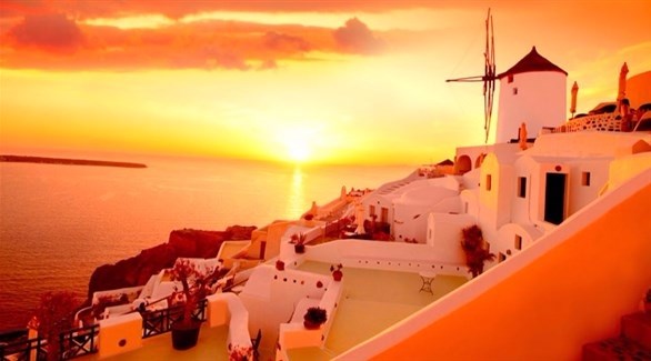 5 أسباب لزيارة جزيرة سانتوريني اليونانية الساحرة