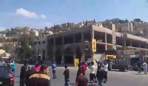 الأمن يفض اعتصام المسجد الكالوتي نصرة لفلسطين بالقوة ويعتقل عددا من المشاركين 