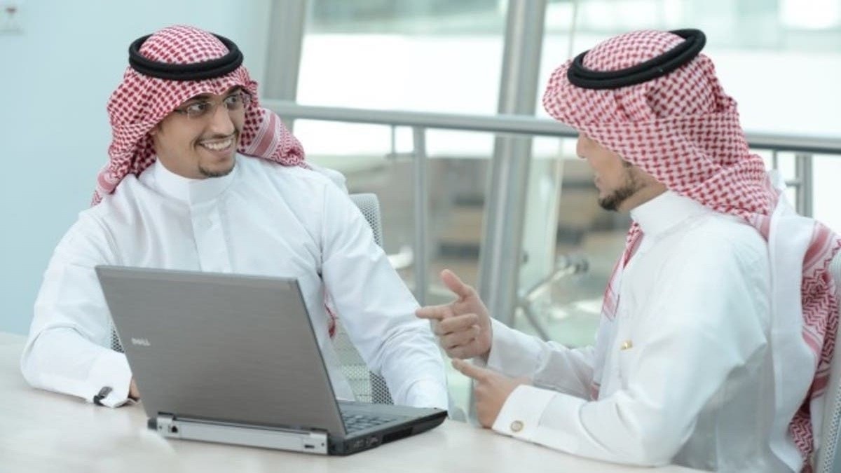 السعودية تقصر العمل في "المولات" على مواطنيها