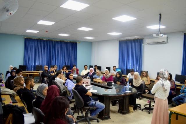 بالصور .. ورش عمل لطلبة كلية الآداب والعلوم ومحاضرة حول"العلاقات العامة "في جامعة عمان الأهلية
