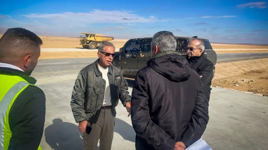 رئيس الوزراء يتفقد أعمال البنية التحتية التي بدأت في مشروع مدينة عمرة