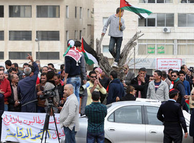 هيومن رايتس تطالب التحقيق بفض مظاهرة أمام مجلس النواب