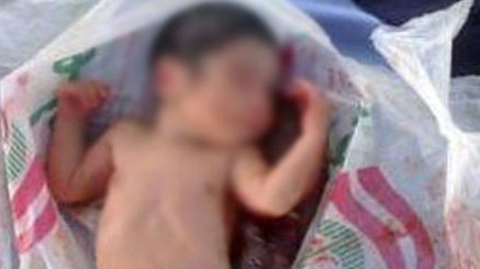 السجن 10 سنوات لقاتل طفلته