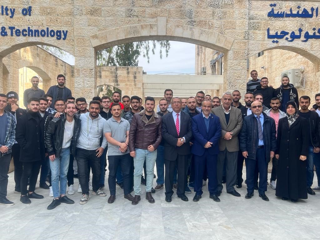كلية الهندسة والتكنولوجيا في جامعة فيلادلفيا تحتفل بالطلبة الجدد