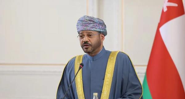 وزير خارجية عمان: نأمل استعادة الملاحة الآمنة عبر مضيق هرمز