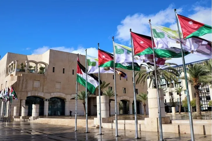 بالأسماء .. أمانة عمان تنذر 25 موظفاً