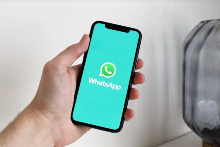 واتساب يختبر تحويل الكلام إلى رسائل نصية
