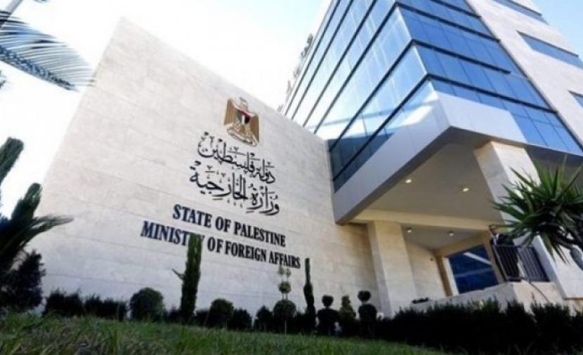 الحكومة الفلسطينية تعلن عدم قدرتها على الالتزام بالرواتب