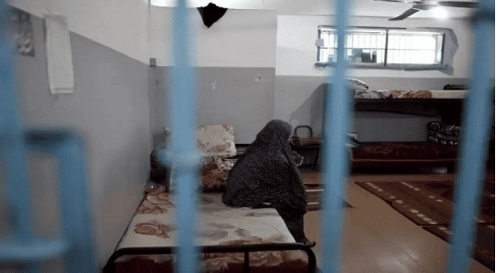 فتشوني بشكل عارٍ  .. الكشف عن تفاصيل تنكيل لأسيرة من الخليل