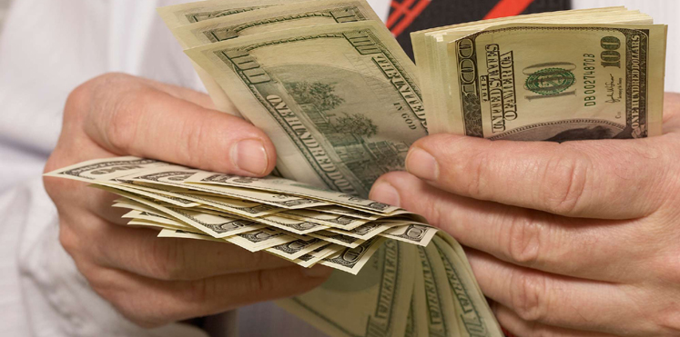 شركة خليجية تتهم مديرًا يمنيًا باختلاس 29 ألف دينار