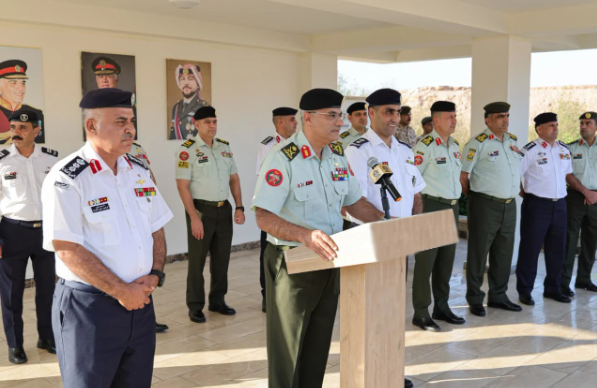 رئيس هيئة الأركان المشتركة يفتتح مباني جديدة للقوة البحرية والزوارق الملكية