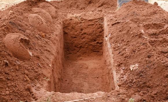 مصري يروي قصته مع المقابر بعد دفنه حيًا