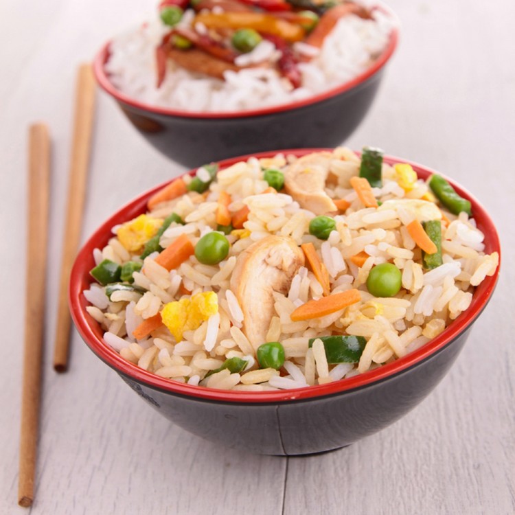 أرز صيني بالخضار والدجاج