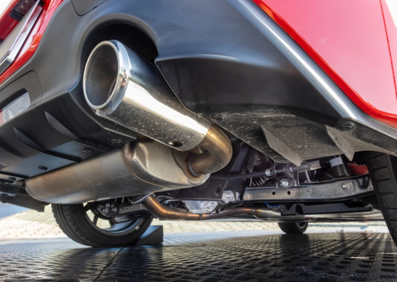 أنواع أنظمة العادم وتأثيرها على الأداء والصوت والانبعاثات