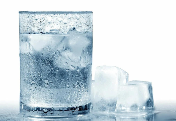 فوائد الماء البارد لإنقاص الوزن ومنع التجاعيد