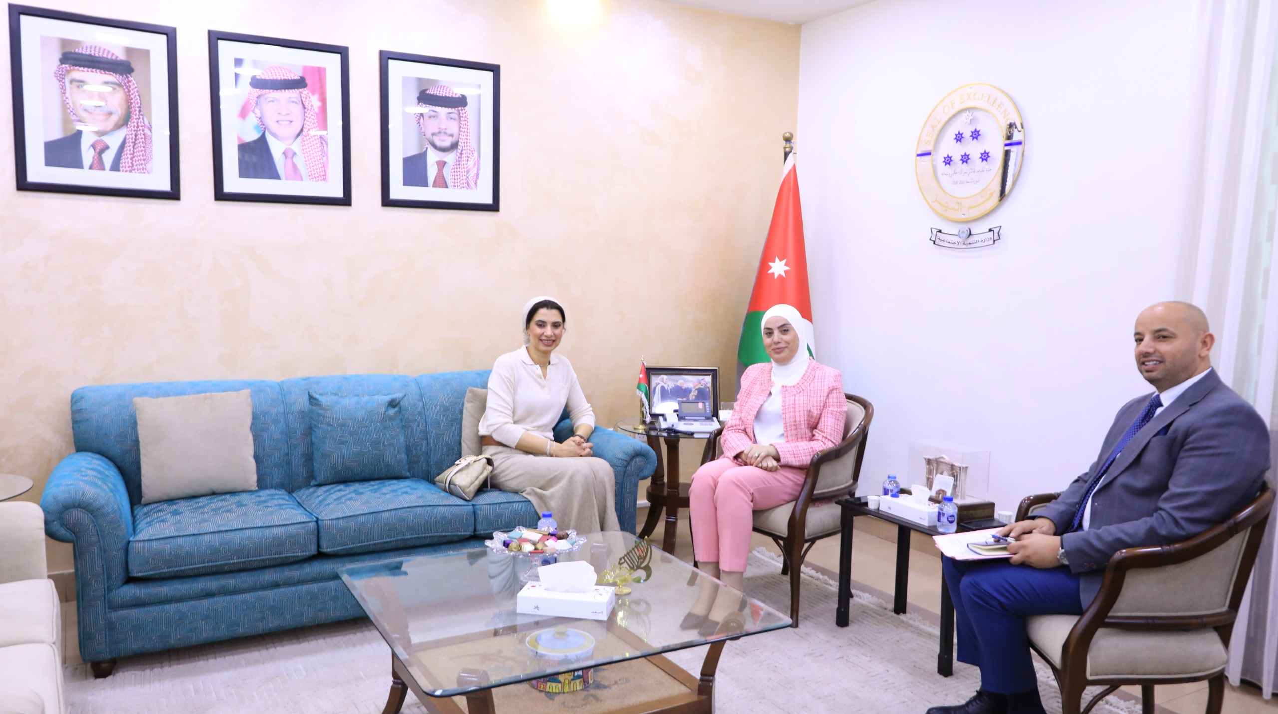 وزيرة التنمية الاجتماعية تبحث والأمين العام للمجلس العربي للطفولة والتنمية سبل التعاون في المجالات الاجتماعية 