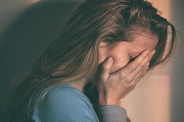 شكا من وزنها الزائد ..  فرفعت دعوى خلع ..  تفاصيل 