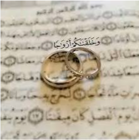 شرط الخاطب أن أعيش مع أمه ..  ما توجيهكم؟