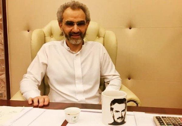 الوليد بن طلال ينشر صورة لحفيداته وهن نائمات في البر تثير مواقع التواصل الاجتماعي 
