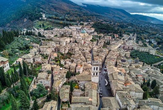 أسيزي الإيطالية: مدينة القرون الوسطى والروحانية العميقة