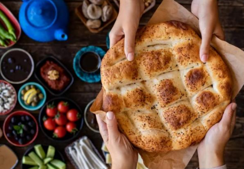 خبز البيدا  ..  أصوله مصرية ولا تخلو منه مائدة رمضانية في تركيا