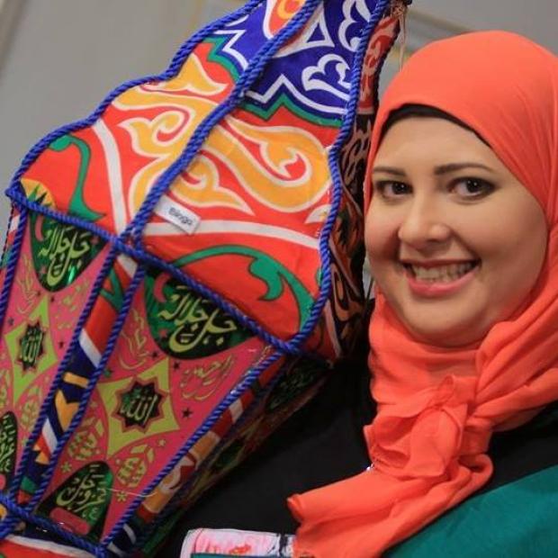 المذيعة غادة تخلع حجابها وتقول: كنت أعاني منه ..  و لا يعني اني تخليت عن علاقتي مع الله ..  صور