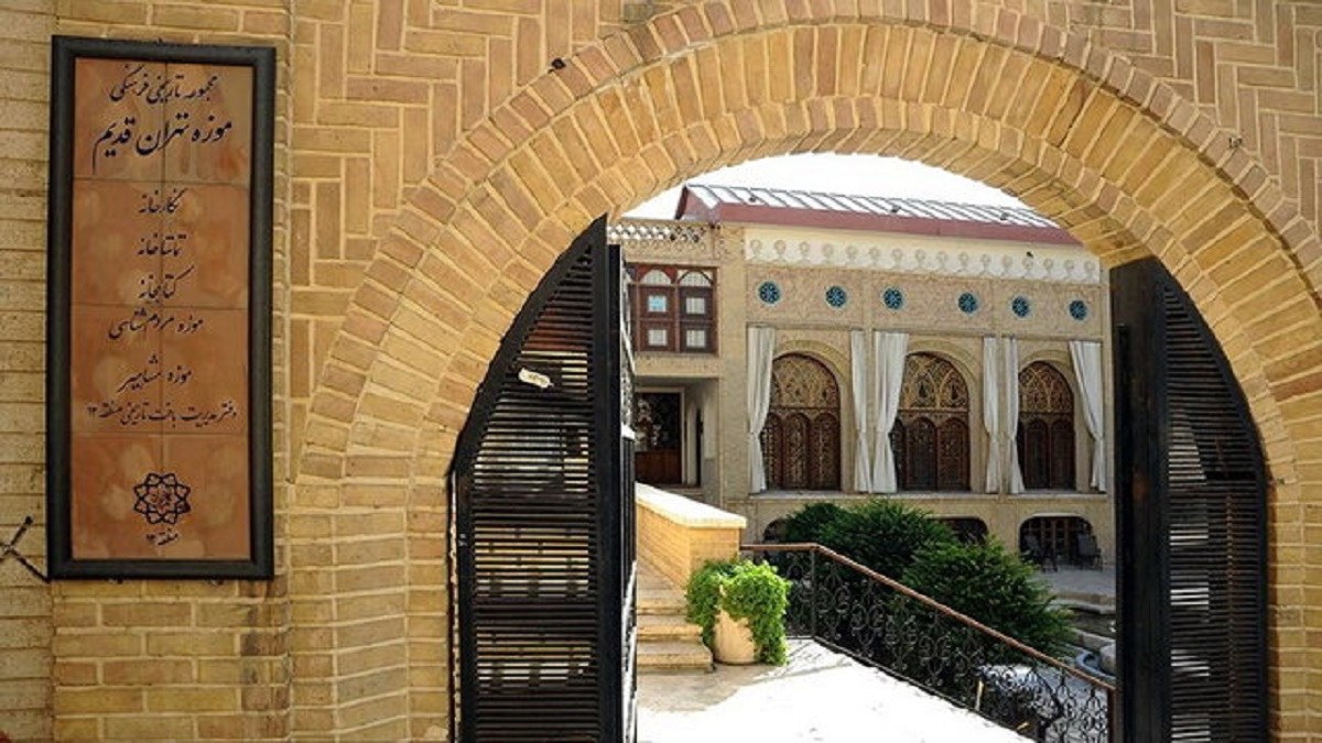 لص يسرق مقتنيات متحف أثري شهير في إيران (صور)