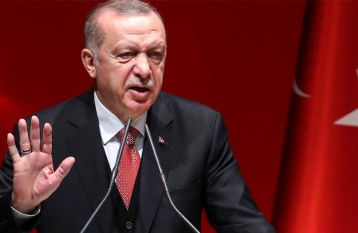 بالفيديو  ..  سيدة تركية تضع أردوغان في موقف محرج وتغلق الهاتف في وجهه