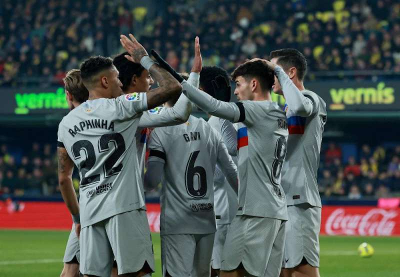 برشلونة يهزم فياريال ويبتعد بصدارة الليغا