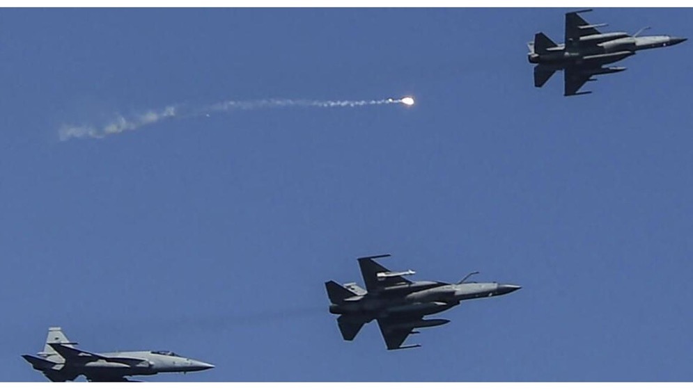 باكستان تقصف معاقل مسلحين قرب حدود أفغانستان