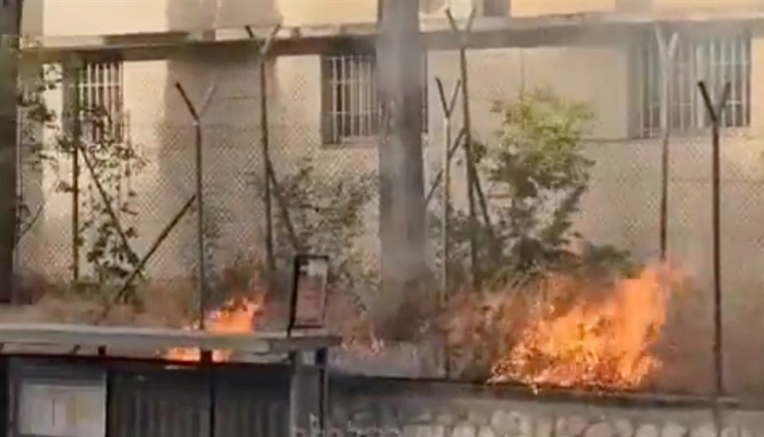 مستعمرون يضرمون النيران باتجاه مقر “الأونروا” في القدس
