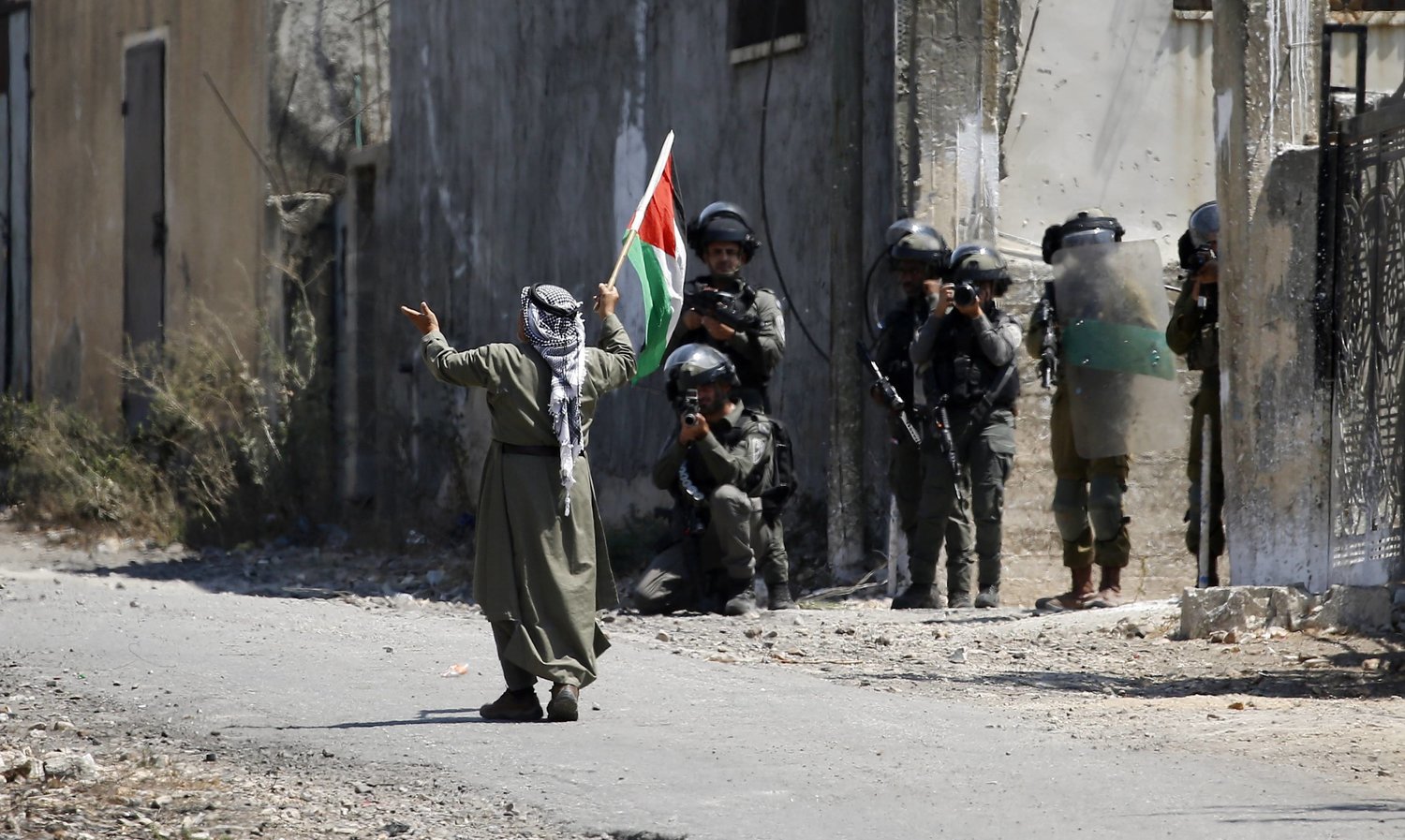 استشهاد 5 فلسطينيين بقصف "إسرائيلي" على مخيم طولكرم