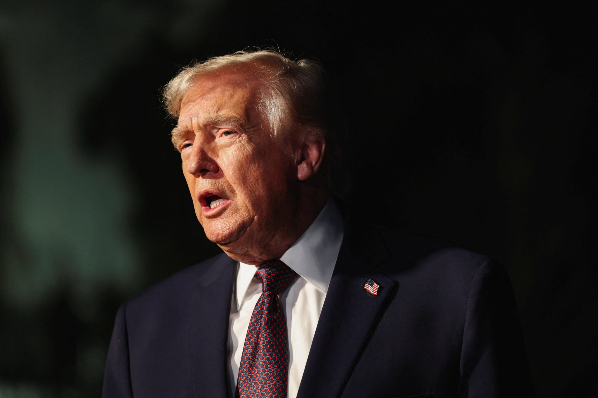  تقرير: ترامب يوافق على ضرب “إسرائيل” لإيران