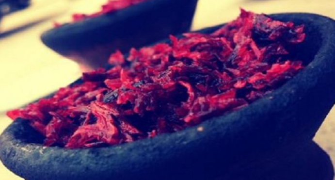 بالصور ..  الجمارك تضبط "خط انتاج" لتصنيع المعسل المقلد 