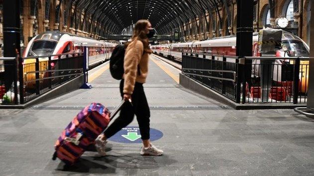 بريطانيا تسمح لمواطنيها السفر لقضاء العطلات