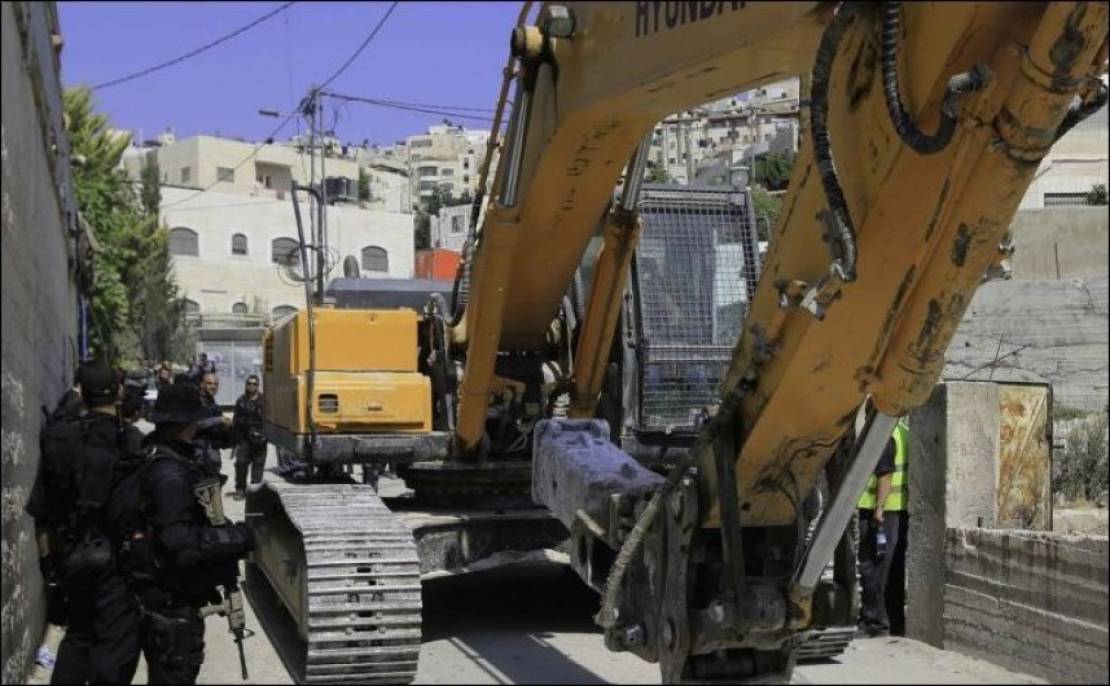 الاحتلال يوزع إخطارات هدم لمنازل في العيساوية