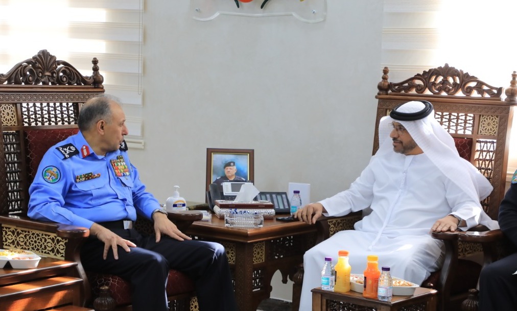 مدير الأمن العام يلتقي وفداً شرطيا من القيادة العامة لشرطة أبو ظبي