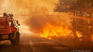 صحيفة بريطانية: الحرارة المرتفعة والحرائق في أوروبا تشبه نهاية العالم  ..  صور