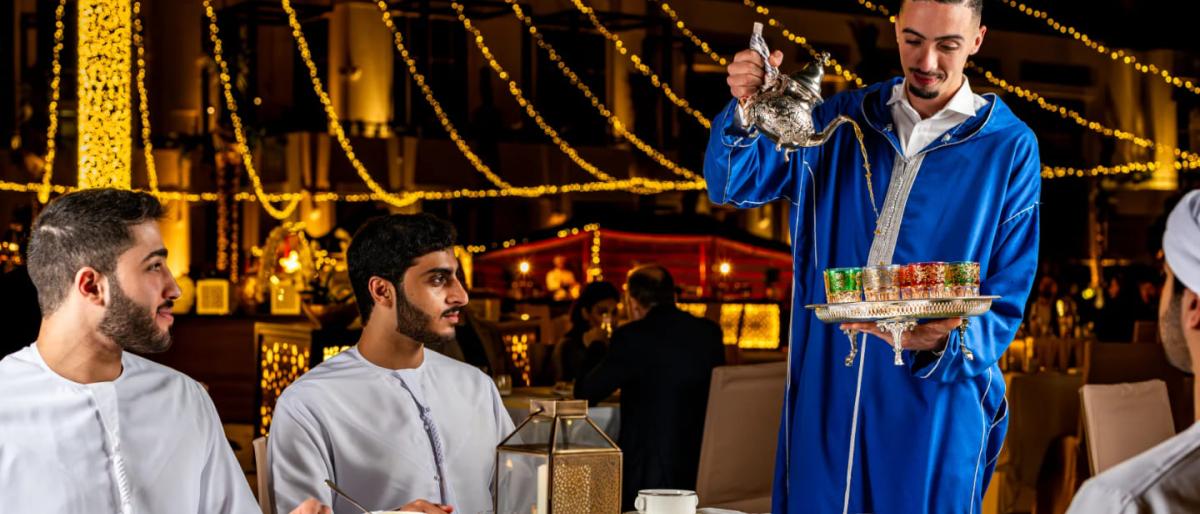 "البوفيه المفتوح" ..  واجهة رمضان الحديثة في الخليج